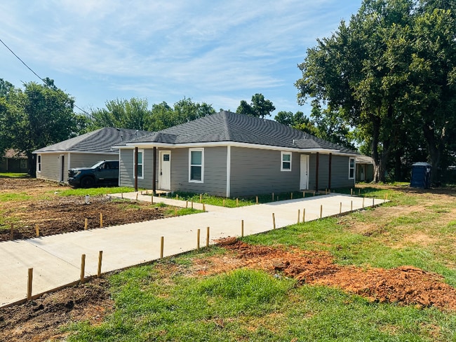 225 E Elm St in Durant, OK - Building Photo - Building Photo