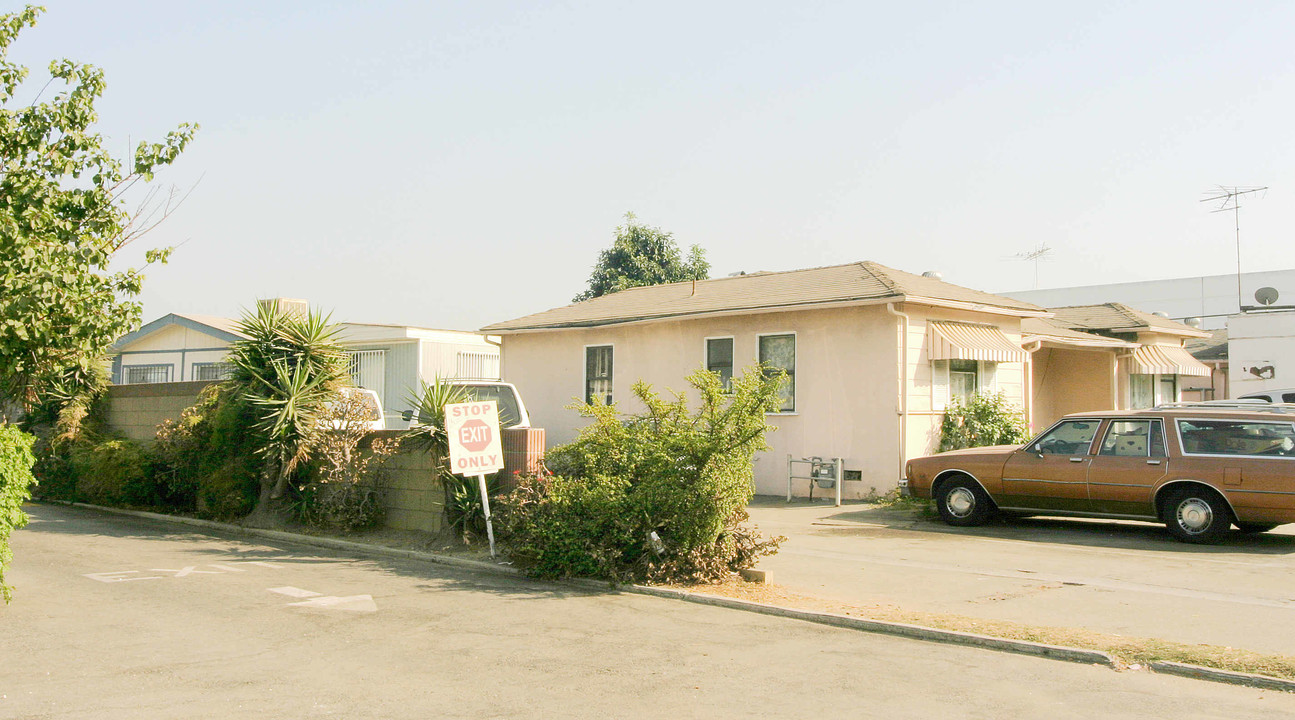 Fox Trailer Court in Bellflower, CA - Building Photo