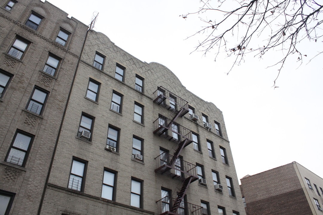 2170 Creston Ave in Bronx, NY - Foto de edificio