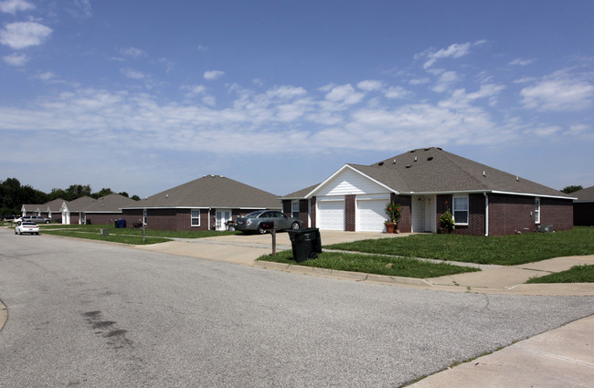 Westwood Villas in Claremore, OK - Building Photo - Building Photo