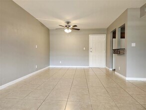 475 SE 8th St in Deerfield Beach, FL - Building Photo - Building Photo