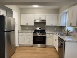 1910 Thornapple Ave in Akron, OH - Building Photo - Building Photo