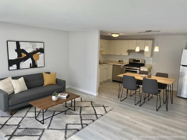 214 Barcliffe Ln in Schaumburg, IL - Building Photo - Building Photo