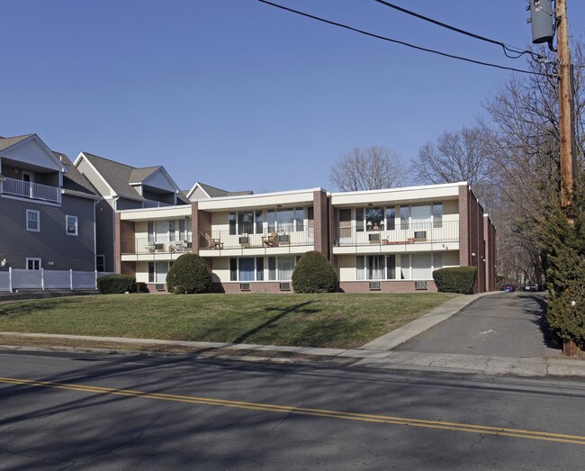 94 Maple Tree Ave in Stamford, CT - Foto de edificio - Building Photo