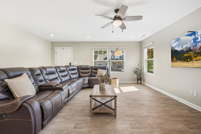 182 Pineapple Pl in Benson, NC - Building Photo - Building Photo