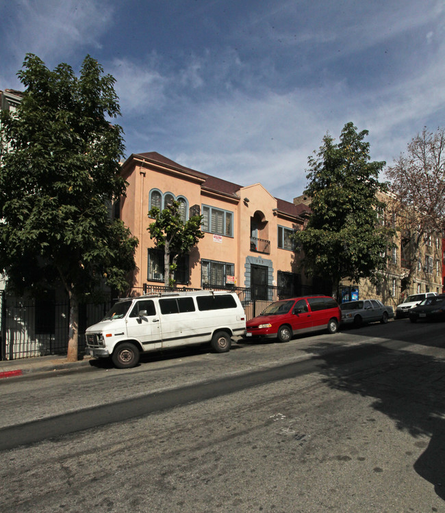 515 Union Dr in Los Angeles, CA - Foto de edificio - Building Photo