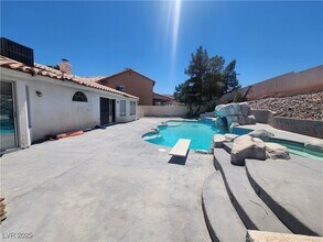 908 Alta Oaks Dr in Henderson, NV - Building Photo - Building Photo