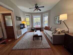 2251 W Giddings St in Chicago, IL - Building Photo - Building Photo