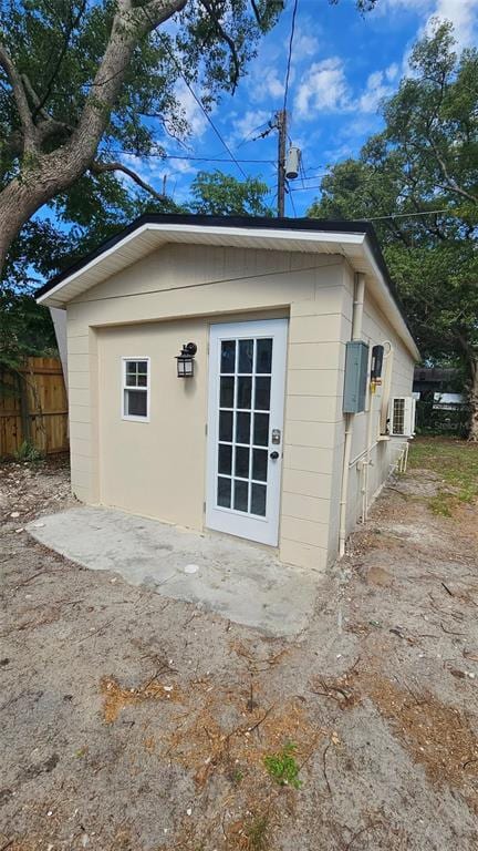 property at 1413 Warren Ave
