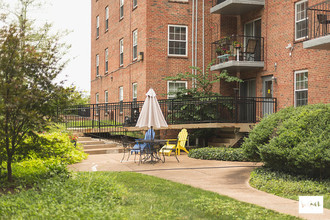 Algonquin Apartments in Webster Groves, MO - Building Photo - Building Photo