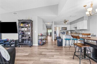 17404 Dumont Dr in Ft. Myers, FL - Foto de edificio - Building Photo