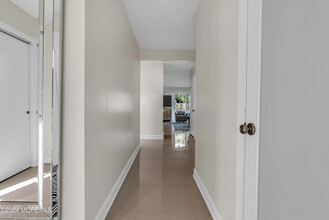 215 W Morgan Ave in Deal, NJ - Foto de edificio - Building Photo