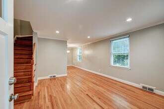 8451 Water Oak Rd in Parkville, MD - Building Photo - Building Photo