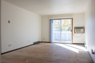 Winnie Apartments in Fargo, ND - Building Photo - Interior Photo