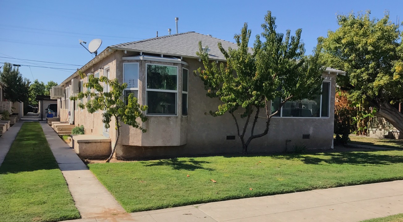 Lowell Neighborhood Fourplex in Fresno, CA - Building Photo