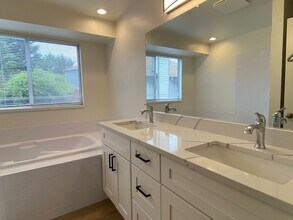 1224 SW 353rd St in Federal Way, WA - Building Photo - Building Photo