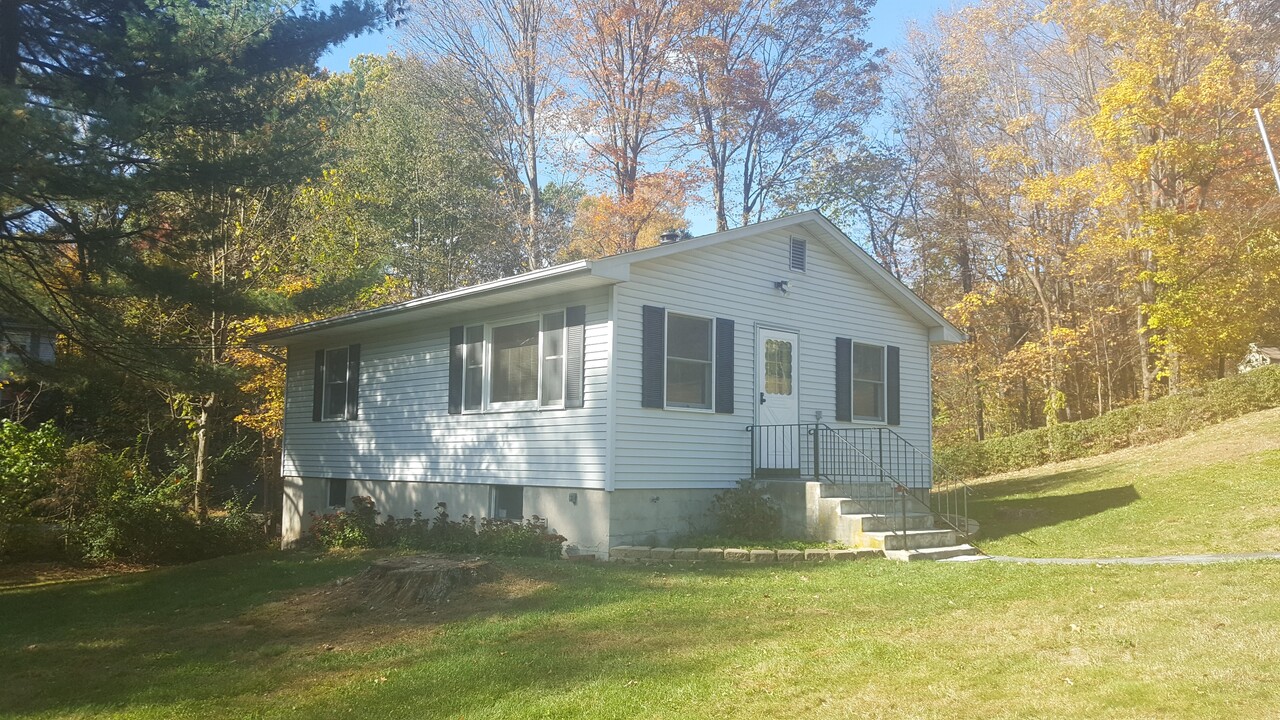 5 Romeo Dr in Monroe, NY - Building Photo