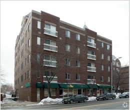 Bay Square in Cambridge, MA - Foto de edificio - Building Photo