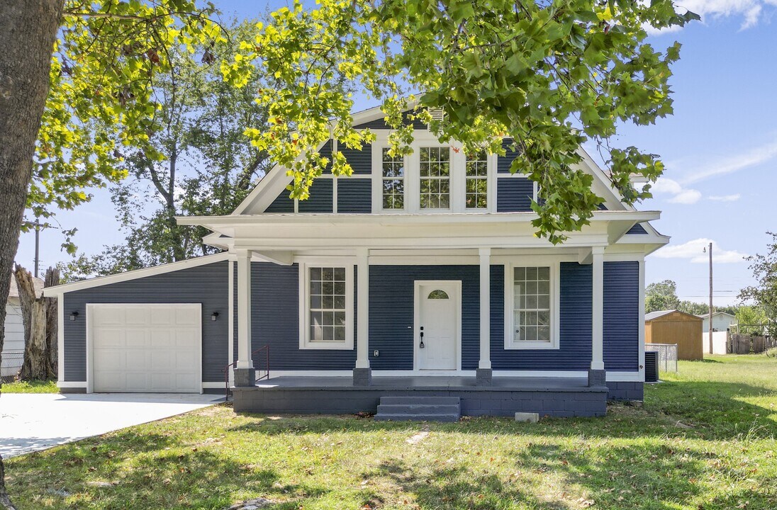 822 Jackson St in Pryor, OK - Building Photo