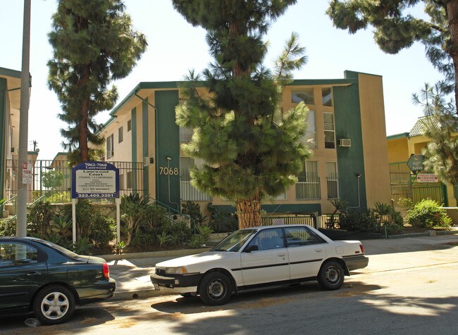 Lanewood Court in Los Angeles, CA - Foto de edificio - Building Photo