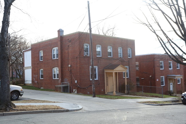 3204 28th St SE in Washington, DC - Foto de edificio - Building Photo