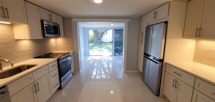 5529 Nutmeg Ave in Sarasota, FL - Building Photo - Building Photo