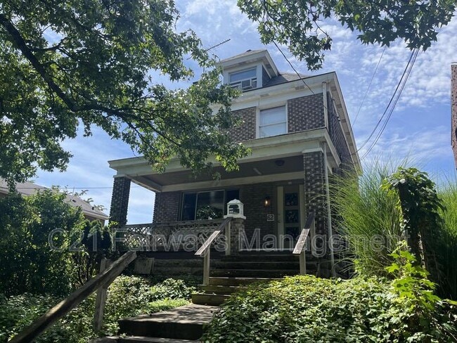 property at 62 Laclede St