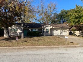 1217 Scott Dr in Hurst, TX - Building Photo