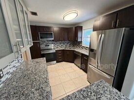 218 Dogwood Cir in Seminole, FL - Building Photo