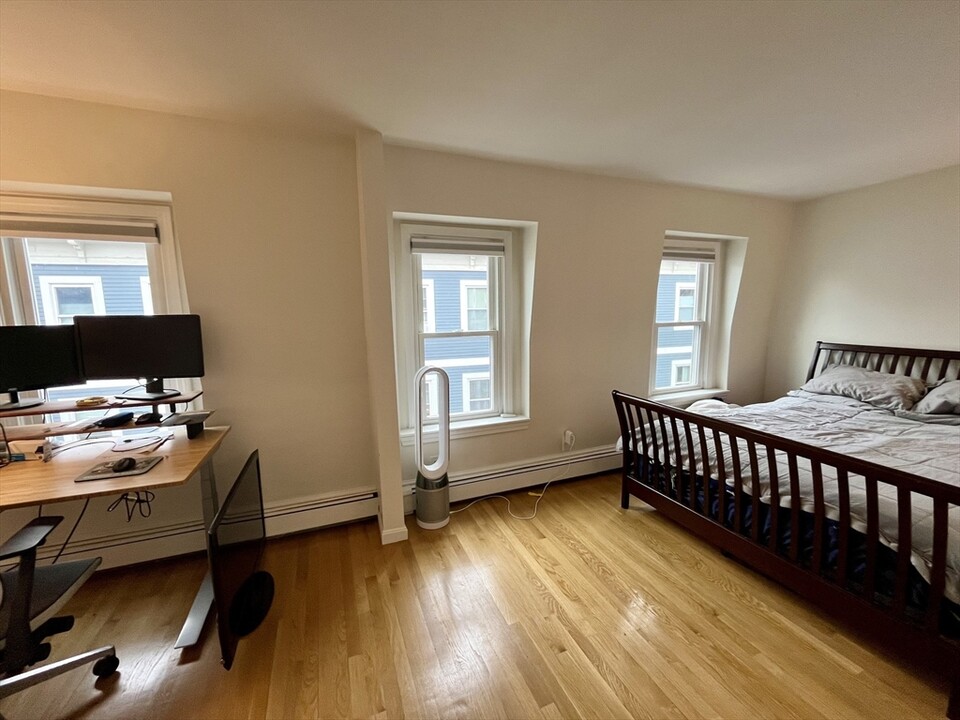 141 High St, Unit 3 in Boston, MA - Building Photo