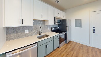 Marquita Court in Dallas, TX - Foto de edificio - Building Photo