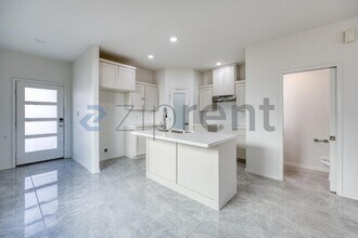 5902 US-59 in Laredo, TX - Foto de edificio - Building Photo