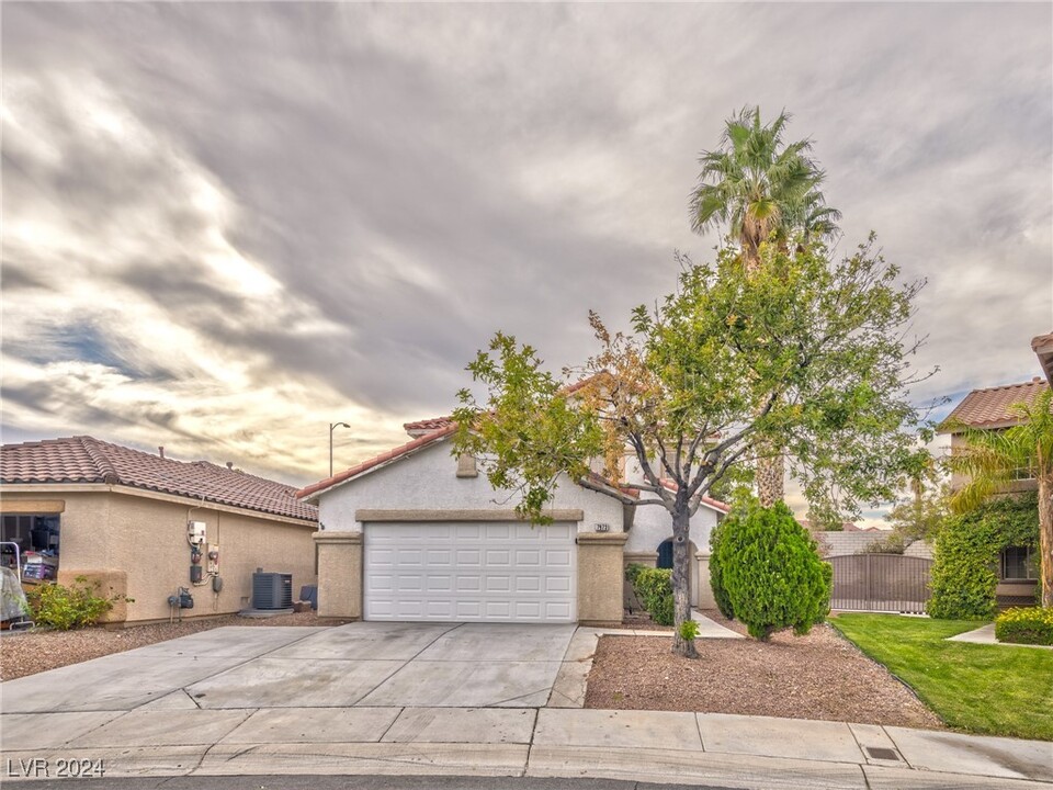 7973 N Willow Pines Pl in Las Vegas, NV - Building Photo