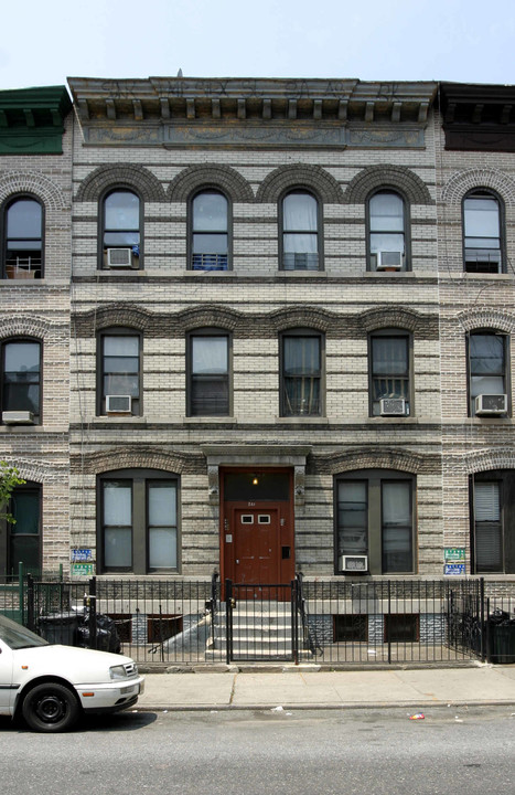 241 Stockholm St in Brooklyn, NY - Foto de edificio