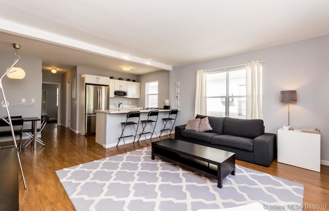 7430 Carlyle Ave-Unit -4 in Miami Beach, FL - Building Photo