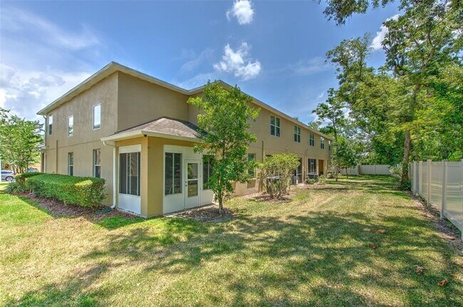 2111 Broadway View Ave in Brandon, FL - Building Photo - Building Photo
