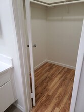 20954 Bryant St, Unit 18 in Los Angeles, CA - Foto de edificio - Building Photo