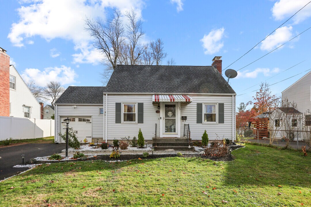 133 Robbins Ave in Newington, CT - Building Photo