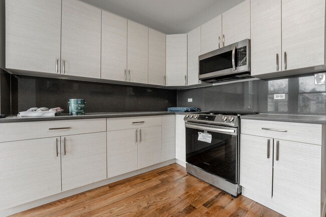 2922 N Rockwell St, Unit 1