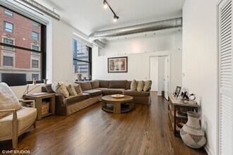 6 E Monroe St in Chicago, IL - Foto de edificio - Building Photo