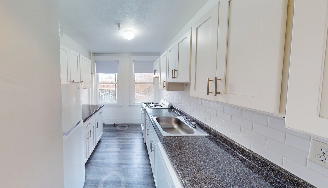 1622 Commonwealth Ave, Unit 6 in Boston, MA - Building Photo