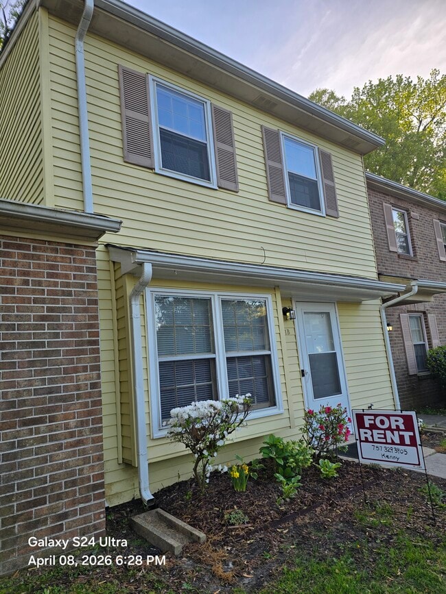 1 Penn Cir, Unit 1B in Newport News, VA - Building Photo - Building Photo