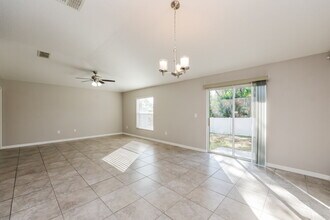 127 Cascade Bend Dr in Ruskin, FL - Building Photo - Building Photo
