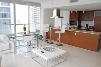 485 Brickell Ave, Unit 2602 in Miami, FL - Building Photo - Building Photo