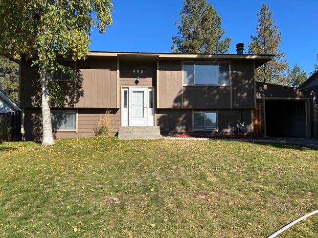 property at 405 E Gettysburg Dr