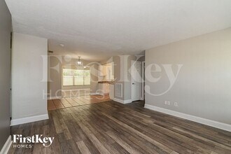 4762 West Dr in Ft. Myers, FL - Foto de edificio - Building Photo