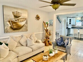 1114 Bayou Cir in Galveston, TX - Building Photo - Building Photo