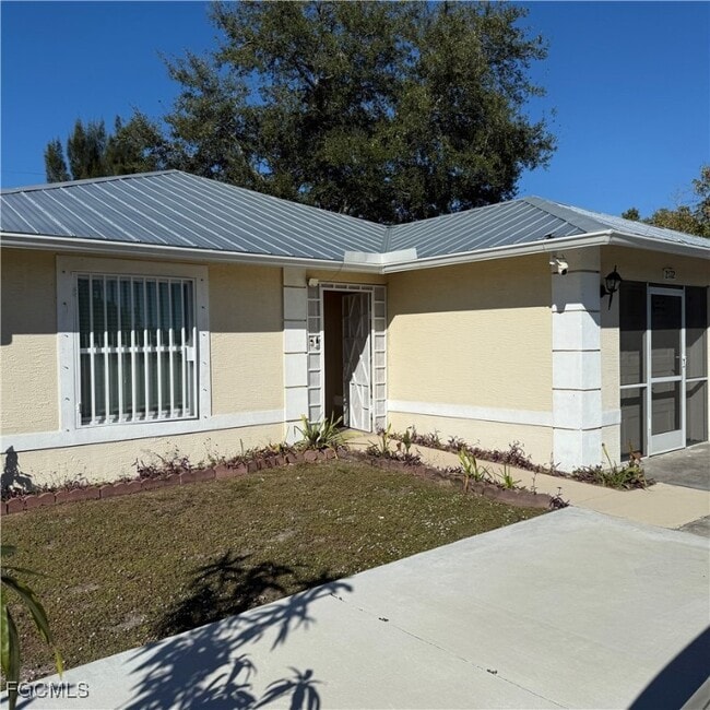 2172 Simon Ct in Ft. Myers, FL - Building Photo - Building Photo