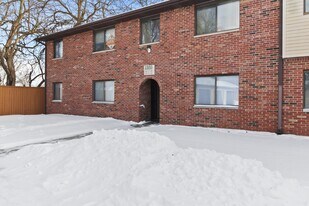1305 Christopher Cir in Urbana, IL - Building Photo