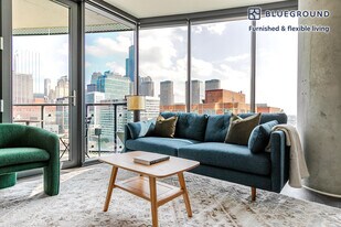730 W Couch Pl in Chicago, IL - Building Photo